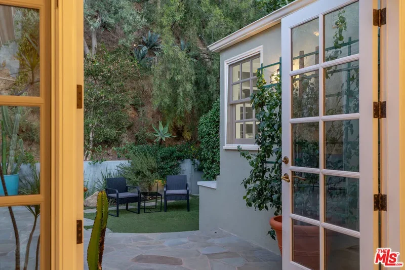 1528 Forest Knoll Drive, Los Angeles, California, United States. - Photo 40
