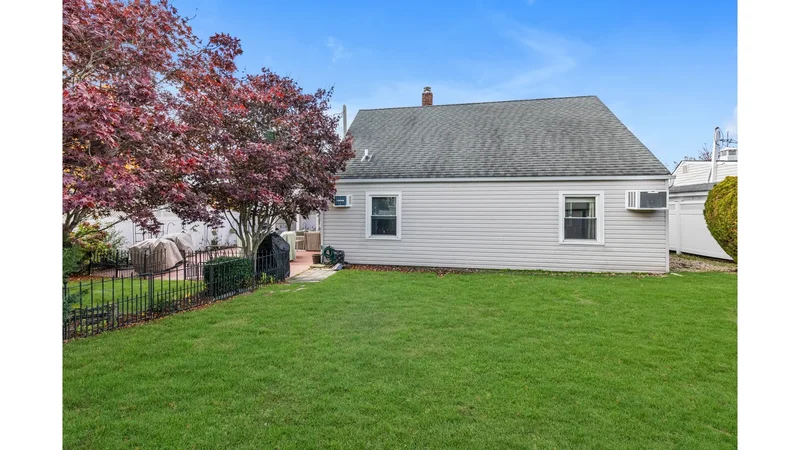 59 Gun Lane, Levittown, New York, United States. - Photo 14