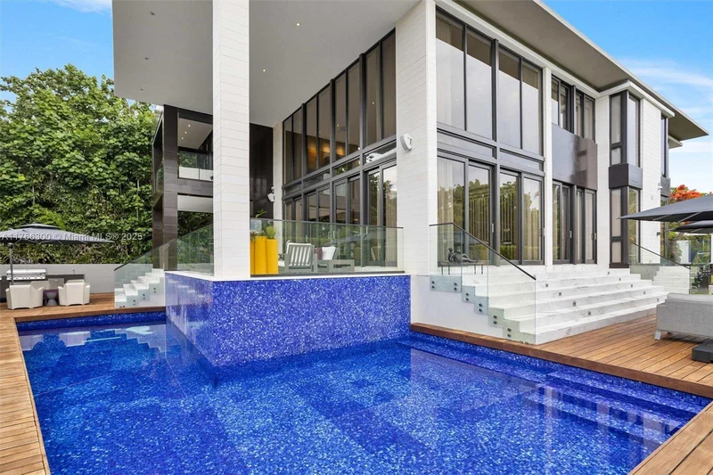 610 Harbor Cir, Key Biscayne, Florida, United States. - Photo 57