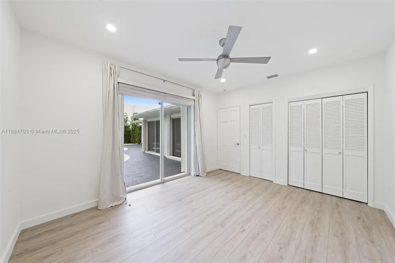 1825 Alamanda Dr, North Miami Beach, Florida, United States. - Photo 20