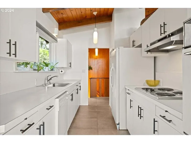 7221 SE Madison St, Portland, OR 97215, Portland, Oregon, United States. - Photo 17
