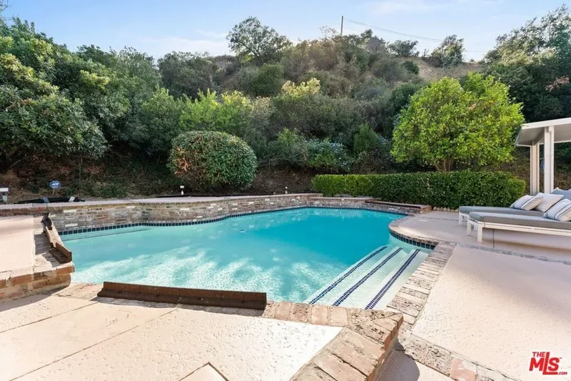3831 Saint Johnswood Drive, Los Angeles, California, United States. - Photo 20