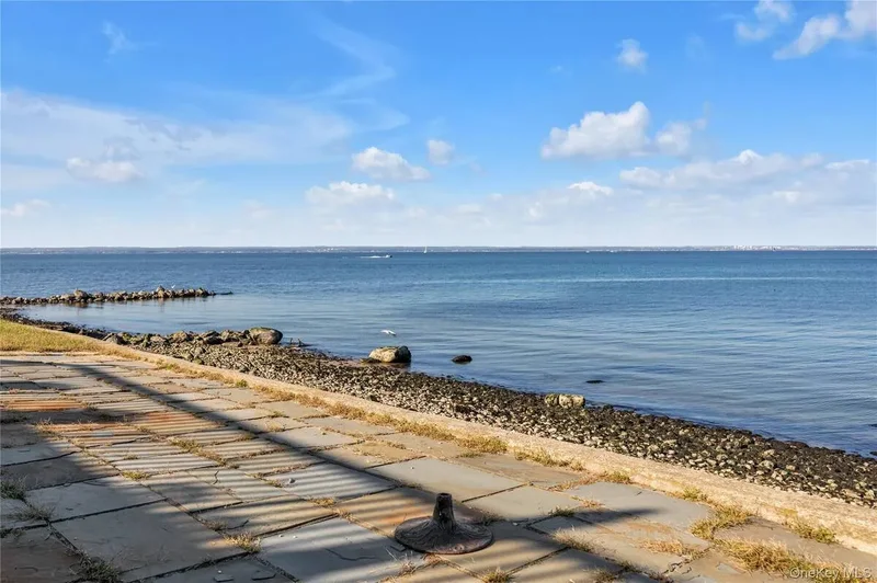43 Oak Point Drive N, Bayville, New York, United States. - Photo 28