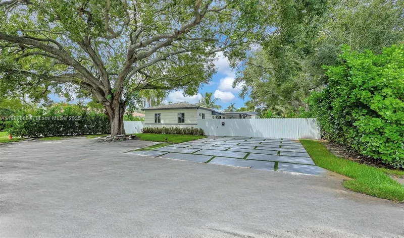11102 NE 9th Ct, Biscayne Park, FL 33161, Miami, Florida, United States. - Photo 5
