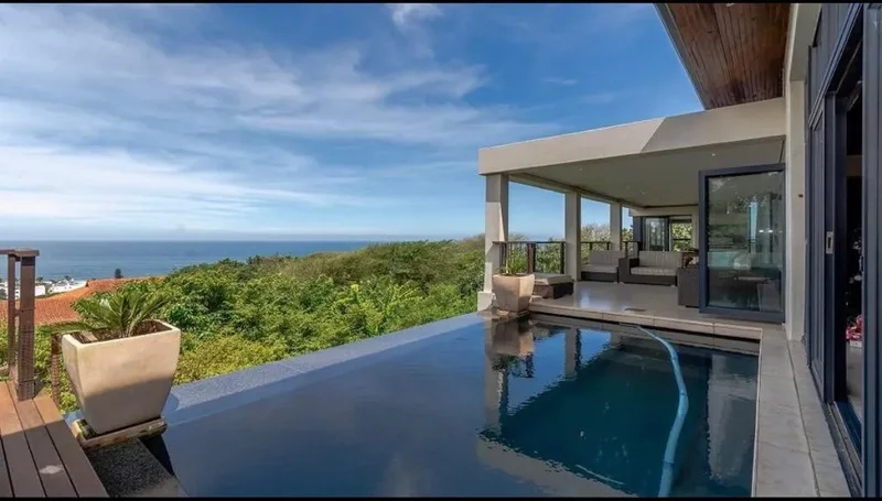 5-BEDROOM SIMBITHI HOME WITH BREATHTAKING OCEAN VIEWS