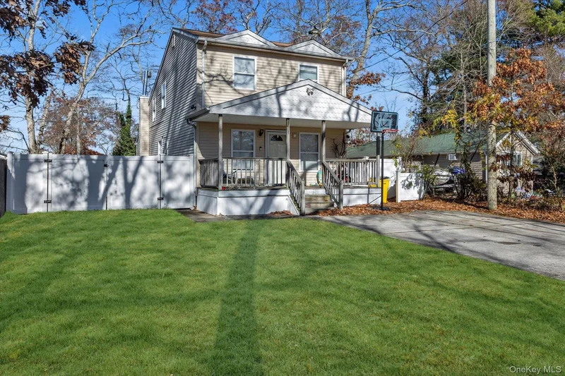 11 Laurelton Avenue, Coram, New York, United States. - Photo 4