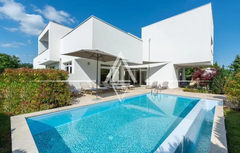 Rovinj, Istria - Contemporary villa with indoor and outdoor Pools