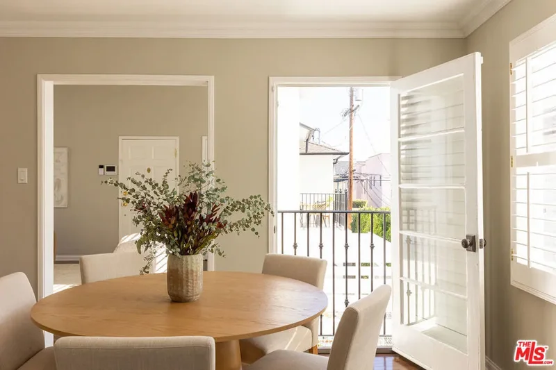 118 1/2 N Flores Street, West Hollywood, California, United States. - Photo 6