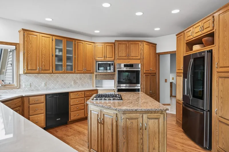6993 Kenmare Drive, Bloomington, MN 55438, Minneapolis, Minnesota, United States. - Photo 28