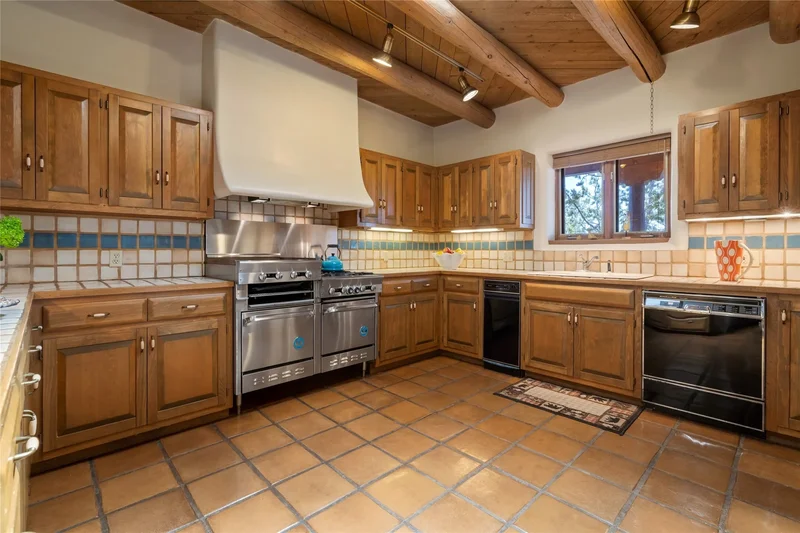 61 Calle Encanto, Santa Fe, NM 87506, Santa Fe, New Mexico, United States. - Photo 17
