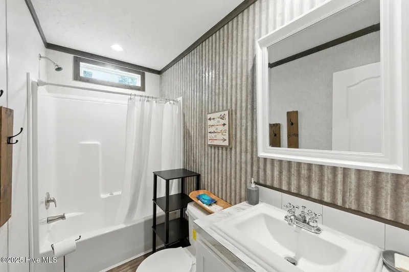 410 E Barefoot Road, Newton Grove, North Carolina, United States. - Photo 73