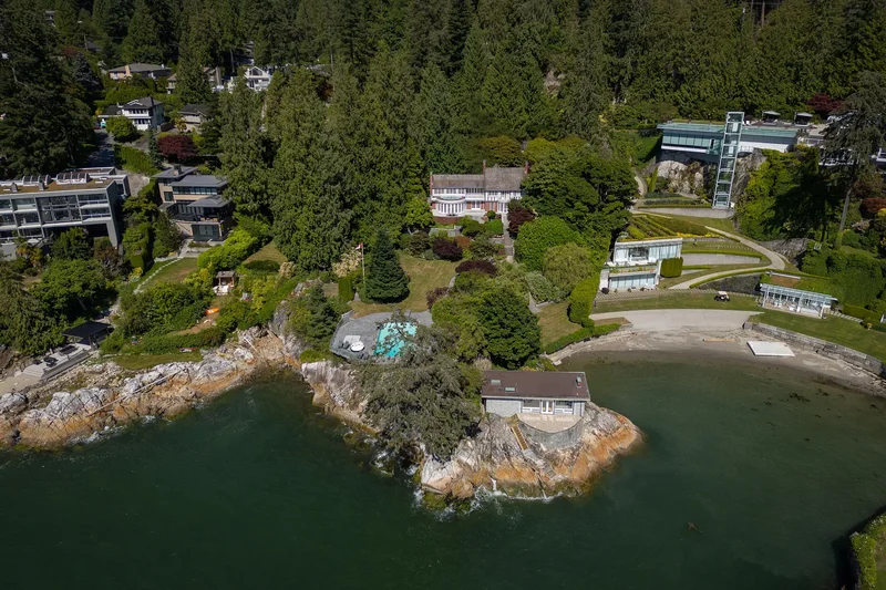 5240 Marine Drive, West Vancouver, BC V7W 2P8, West Vancouver, British Columbia, Canada. - Photo 13