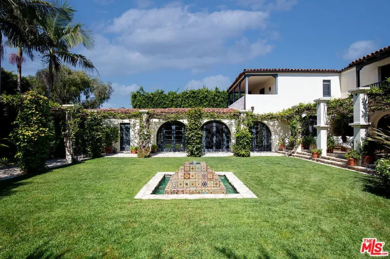 Single Family Residence in Beverly Hills