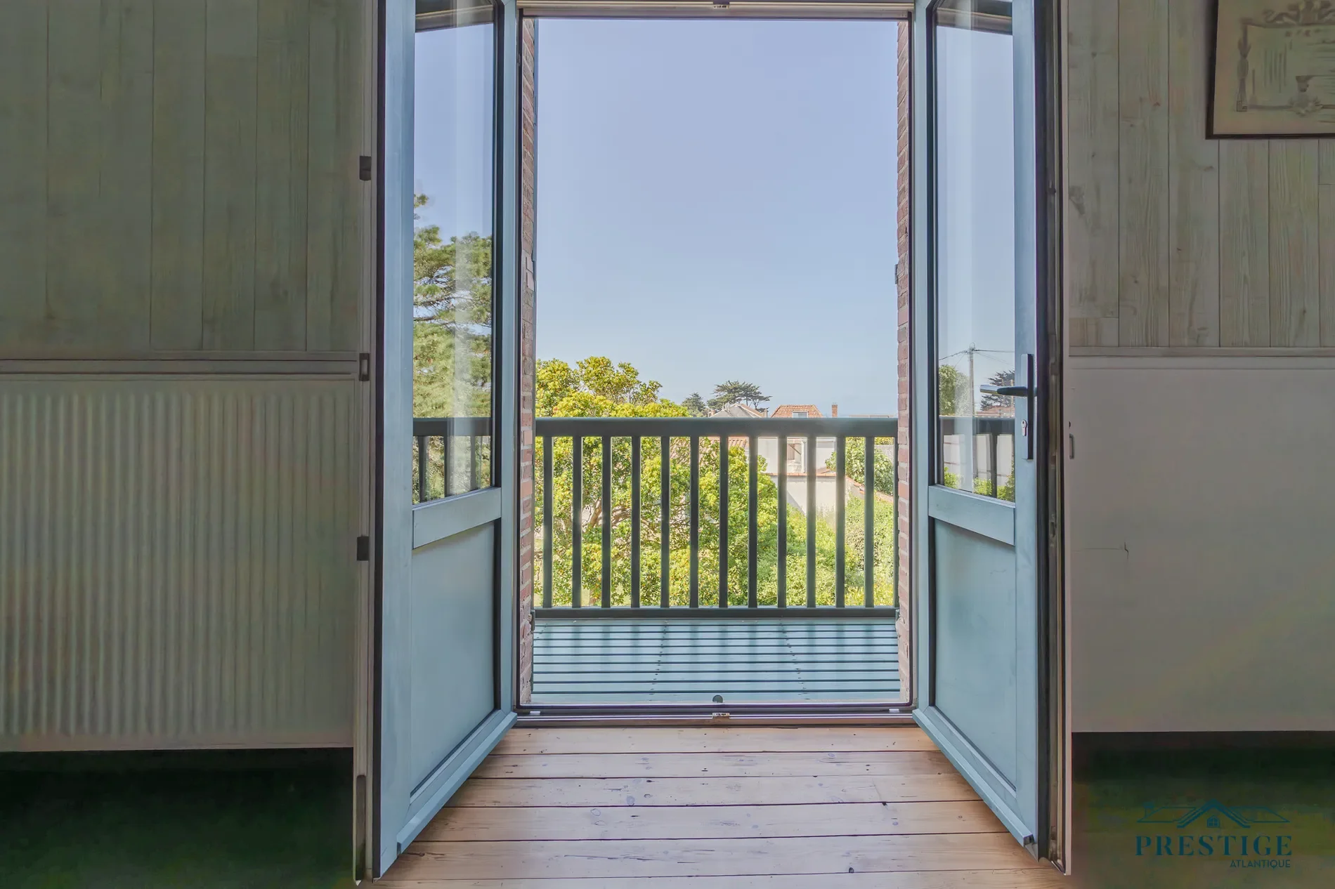 Exterior photo 8