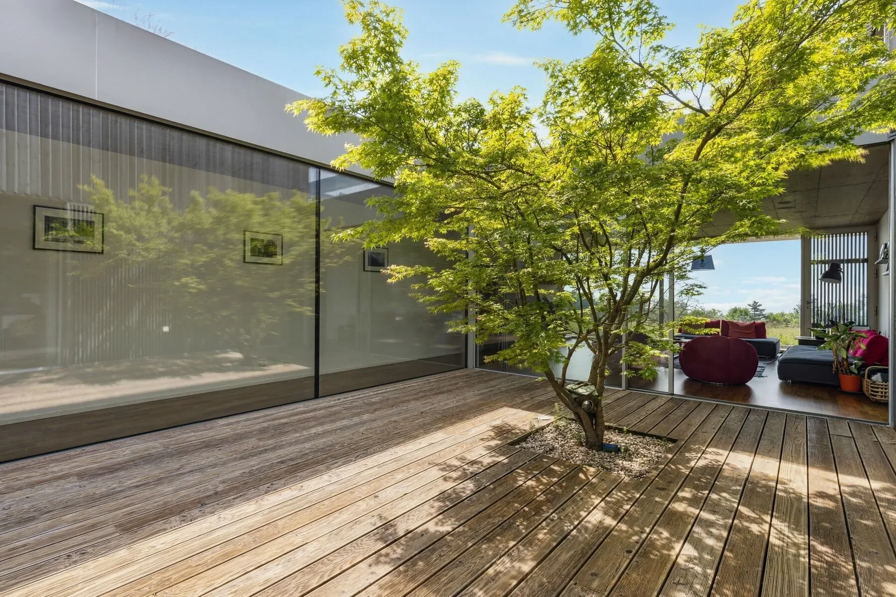 Exterior photo 1