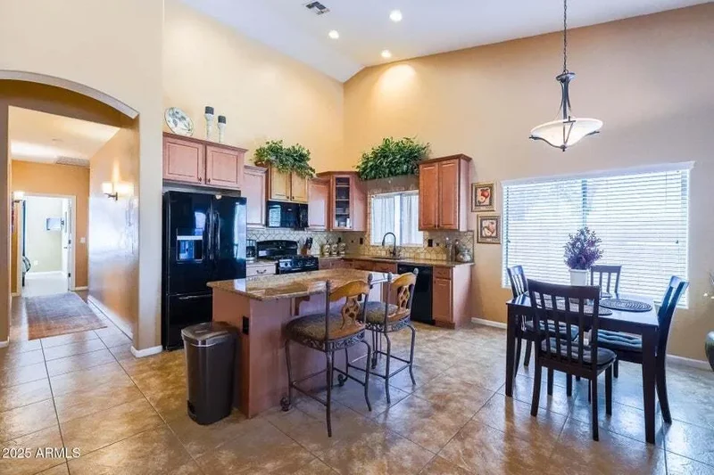 15850 W Mercer Ln, Surprise, AZ 85379, Surprise, Arizona, United States. - Photo 9