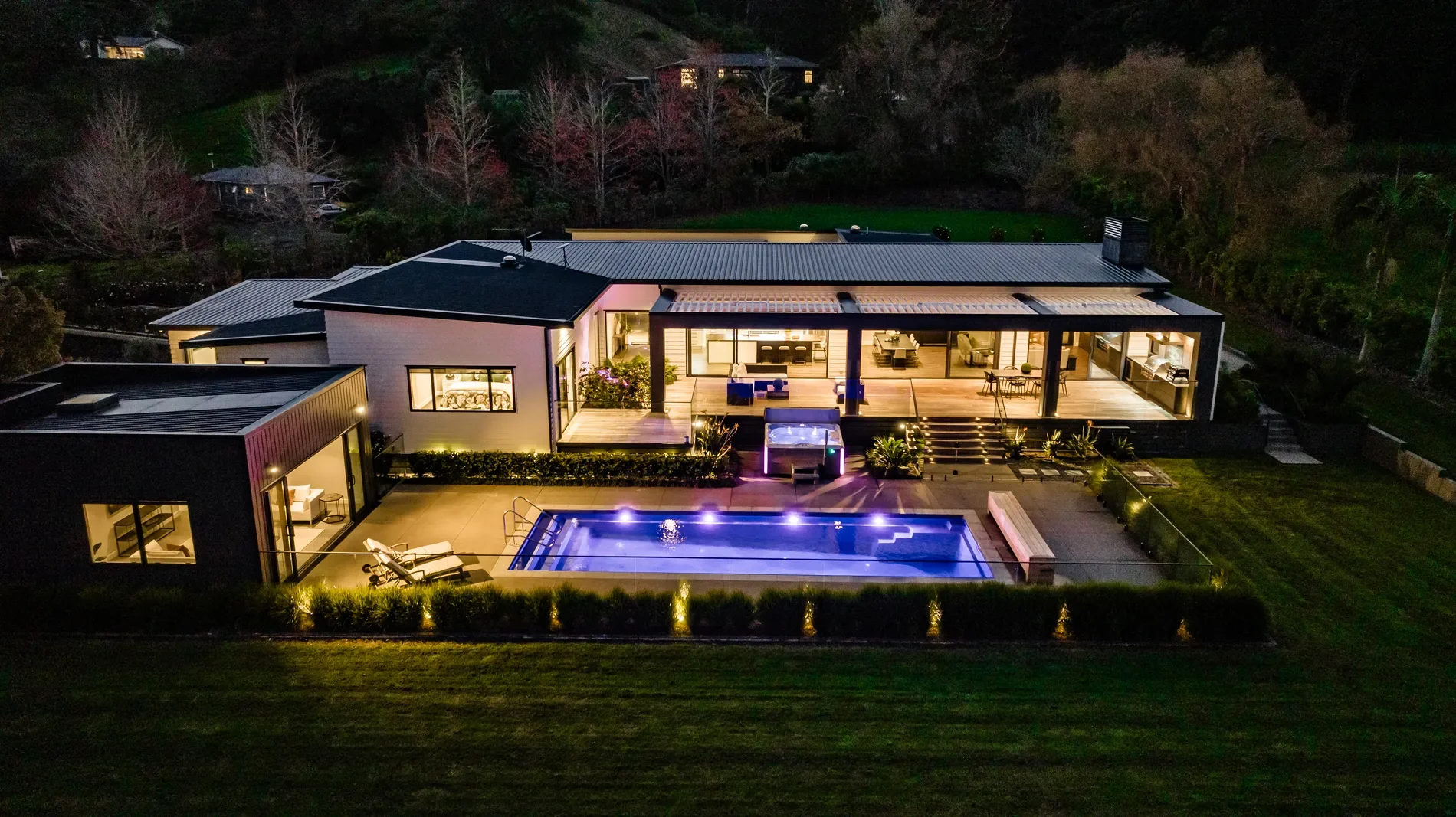 Exterior photo 4