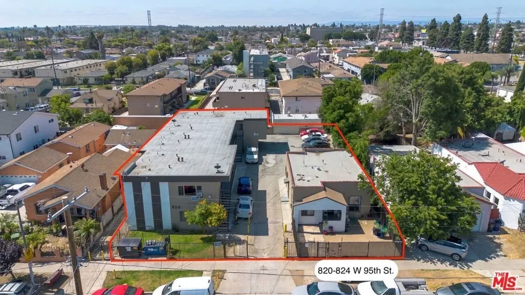 820 -824 W 95th Street, Los Angeles, California, United States. - Photo 11