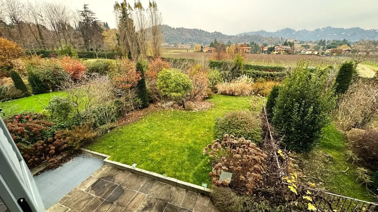 Mozzo, Lombardy, Italy. - Photo 4