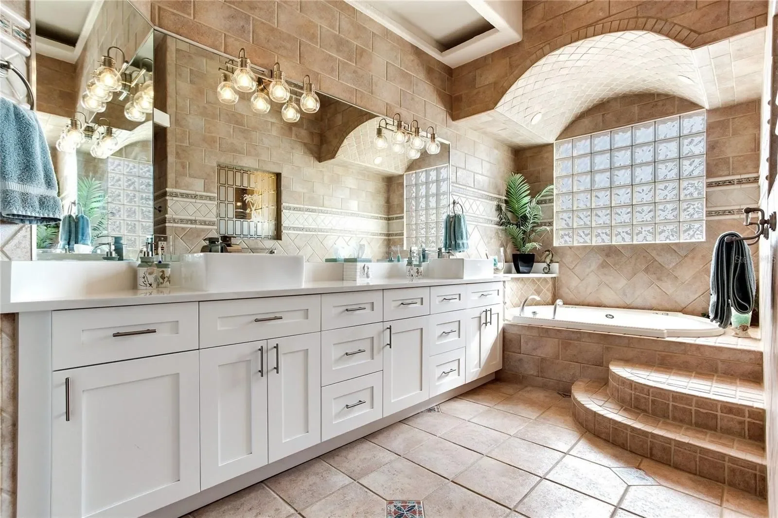 16480 REDINGTON DRIVE, REDINGTON BEACH, FL, 33708, USA, Madeira Beach, Florida, United States. - Photo 31