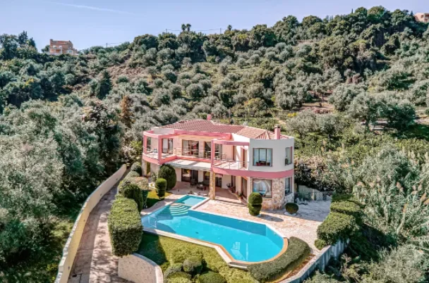 A Spacious Family Estate with Separate Apartment, Pool & Panoramic Views