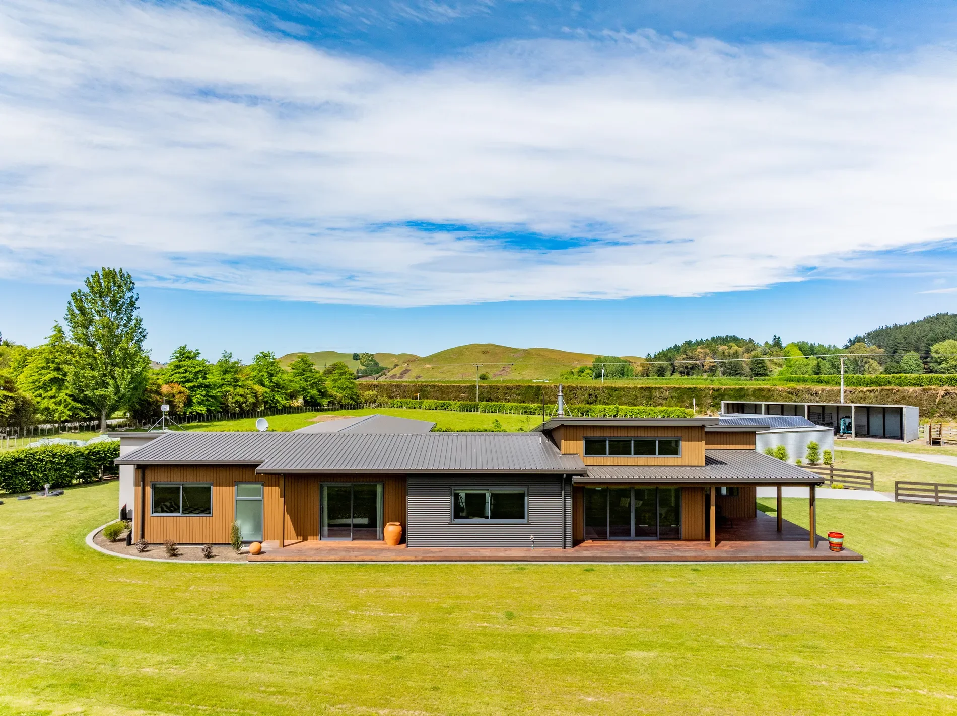 Exterior photo 6