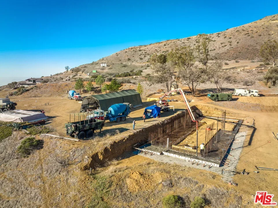 9950 COTHARIN Road, Malibu, California, United States. - Photo 5