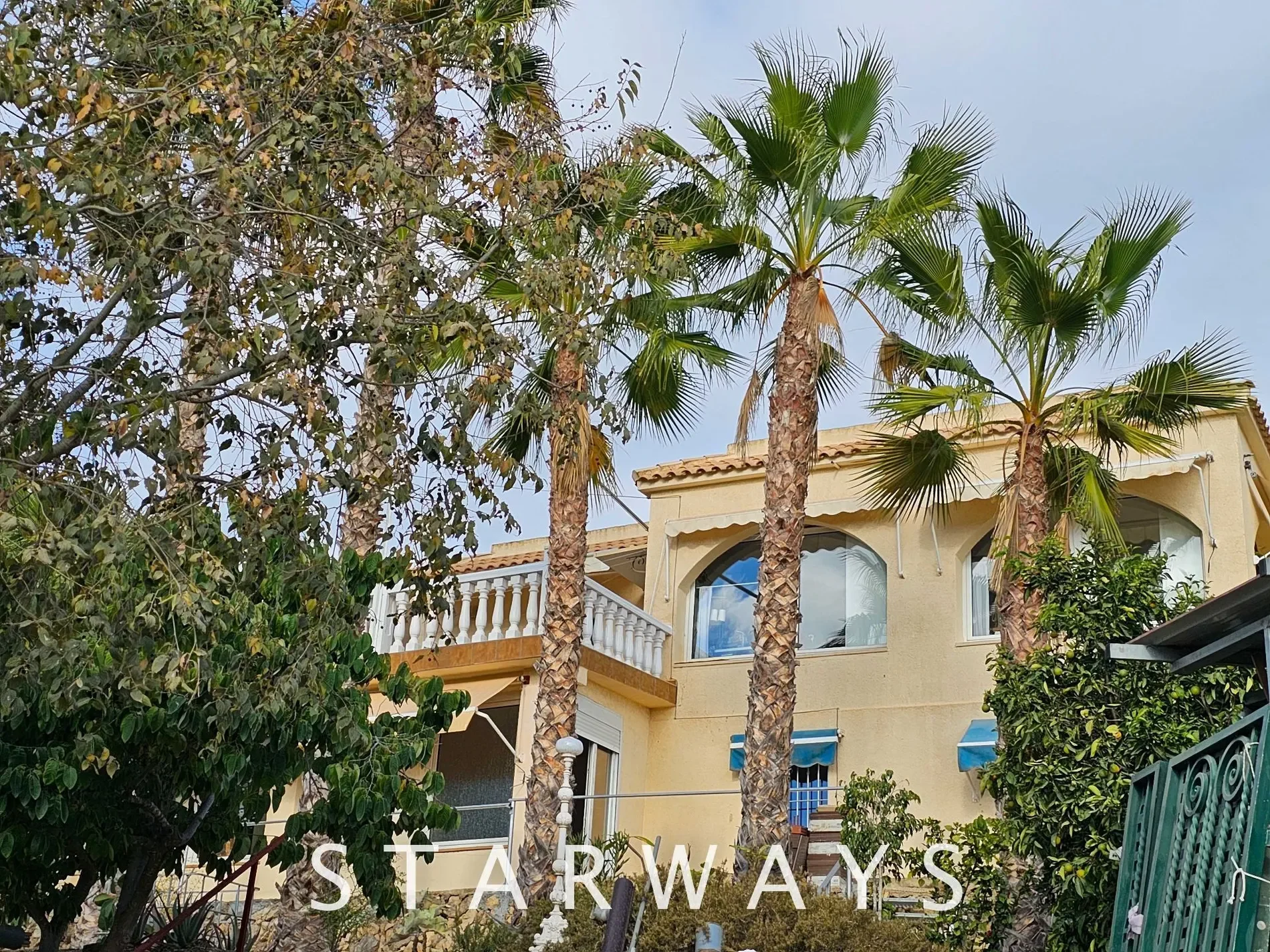 Exterior photo 8