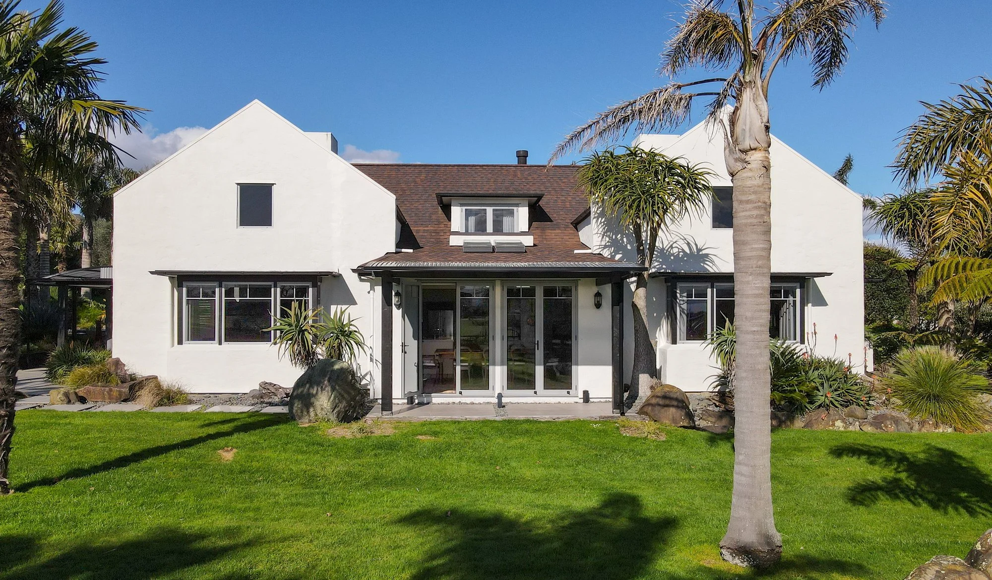Exterior photo 5