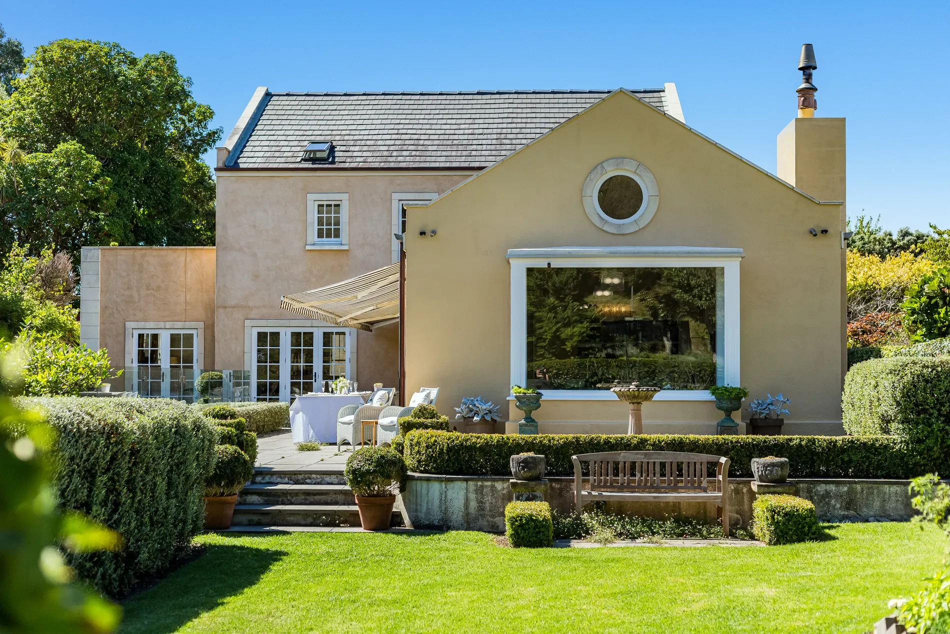 Exterior photo 4