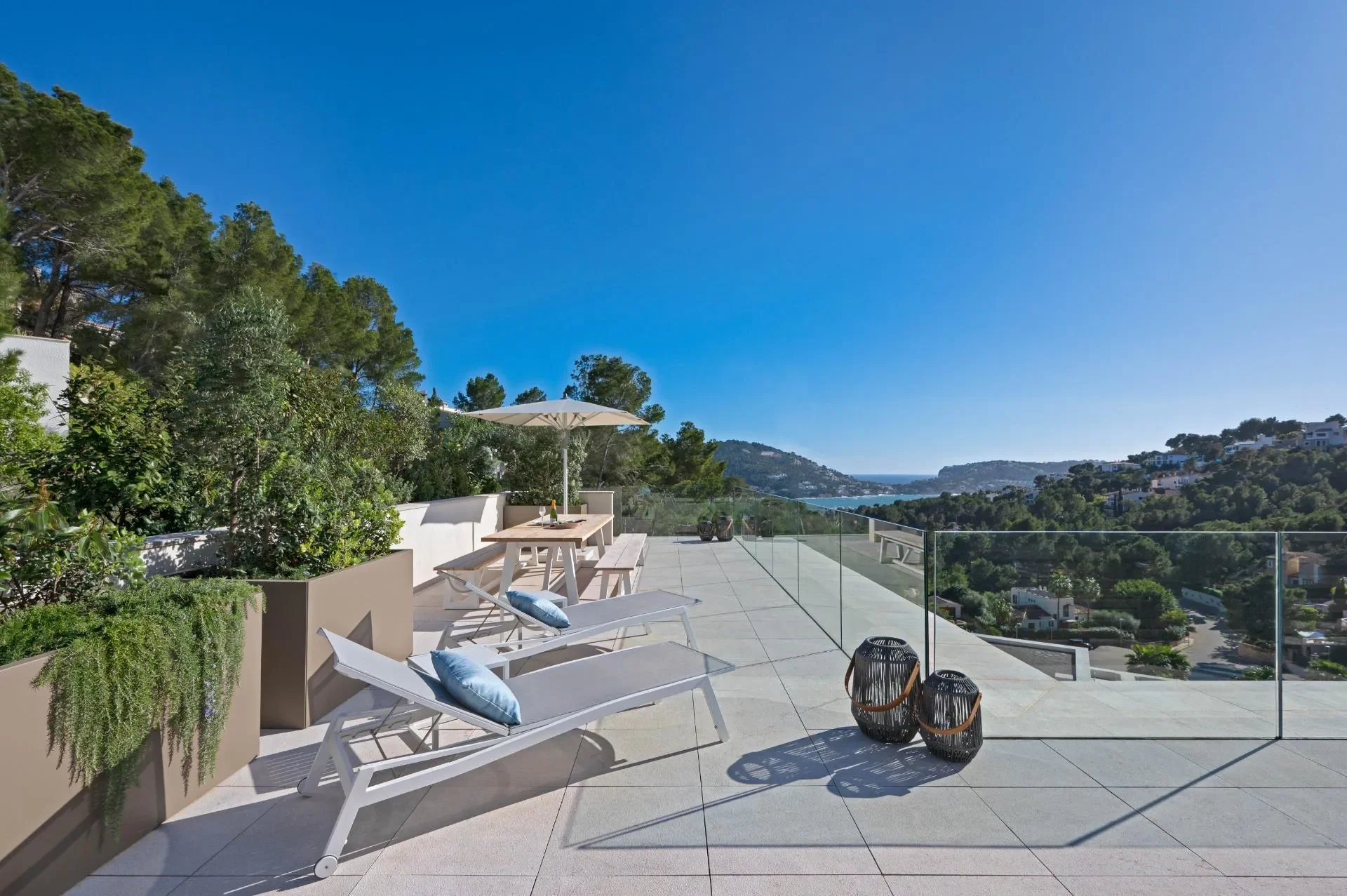 Exterior photo 4
