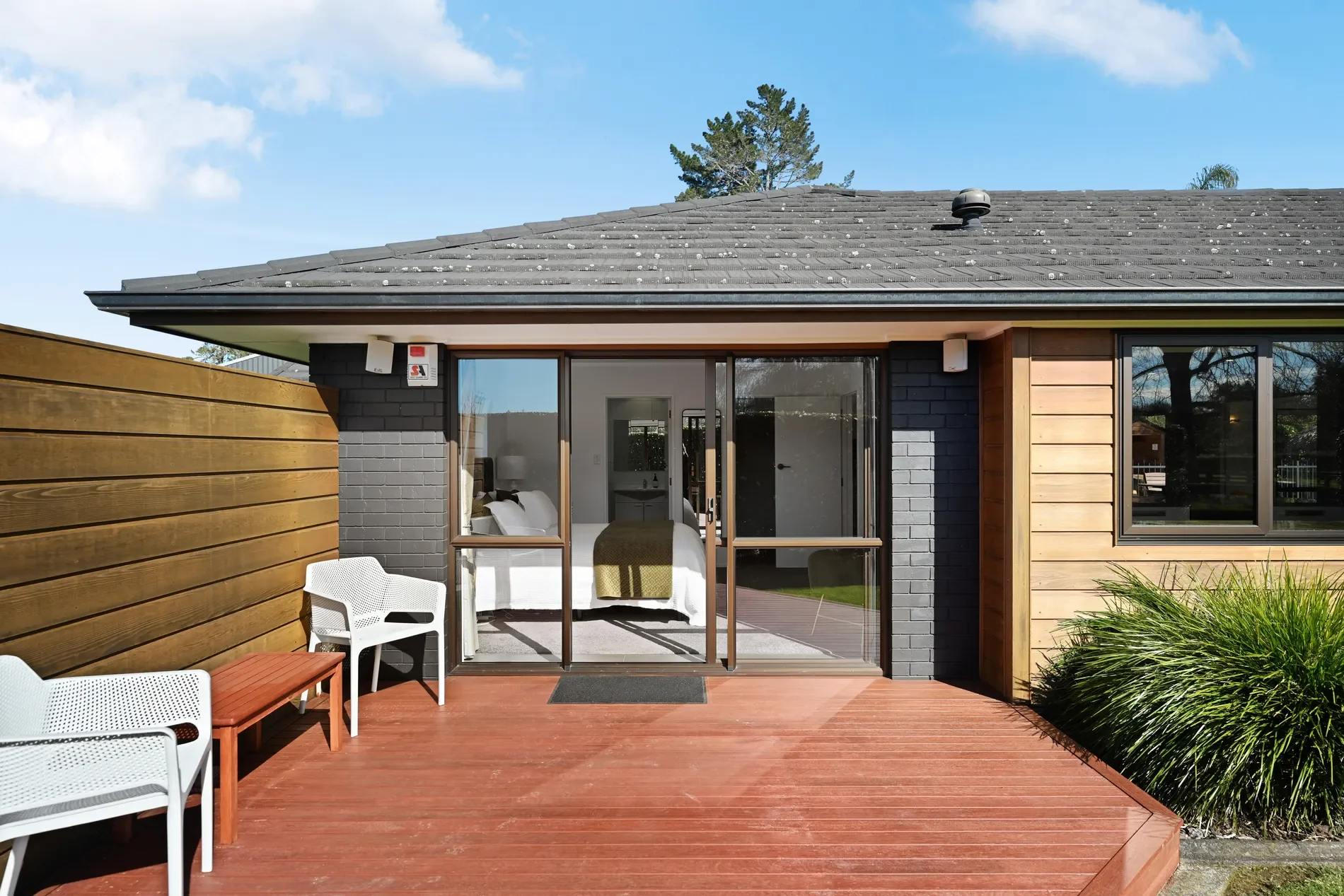 Exterior photo 8