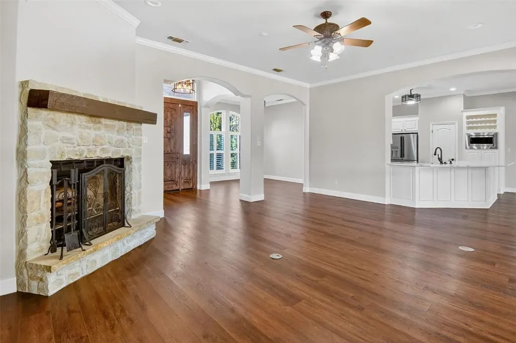 1007 Bentwater Parkway, Granbury, Texas, United States. - Photo 4