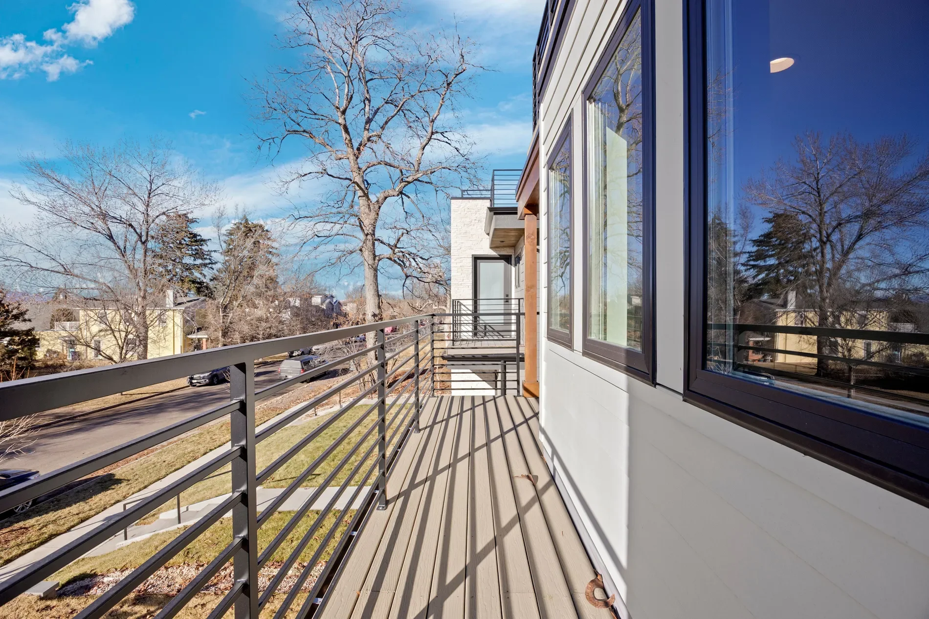 Exterior photo 3