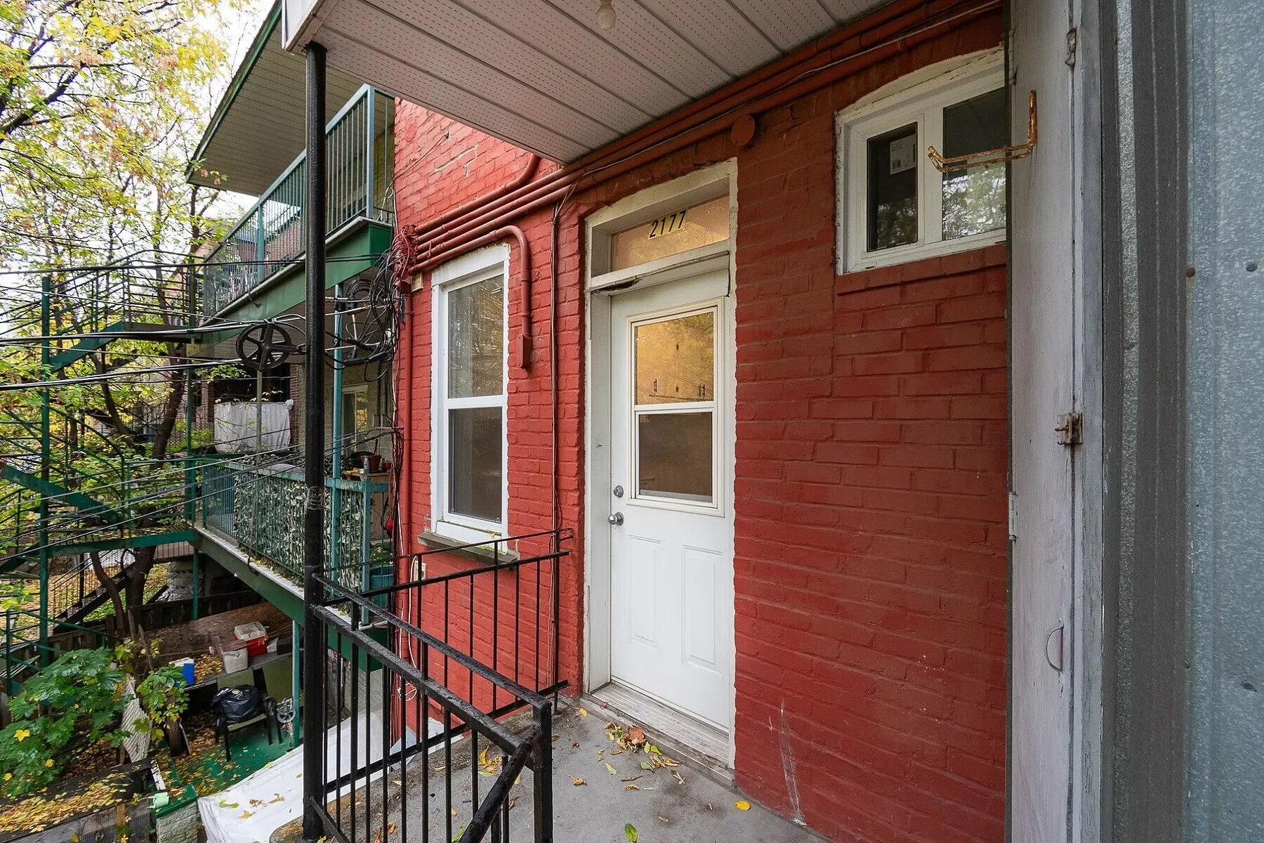 Exterior photo 8