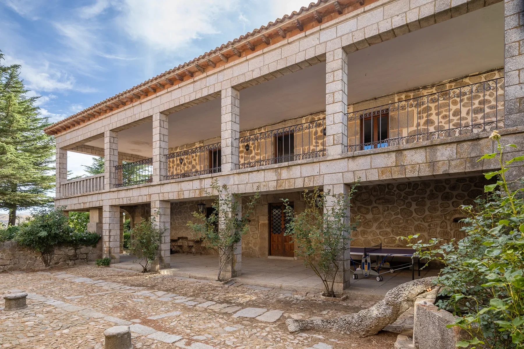 Exterior photo 9