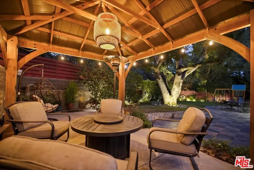 2452 N Altadena Drive, Altadena, California, United States. - Photo 21