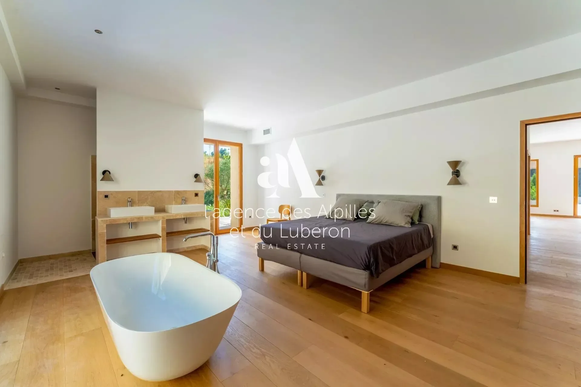 Gallery photo 6