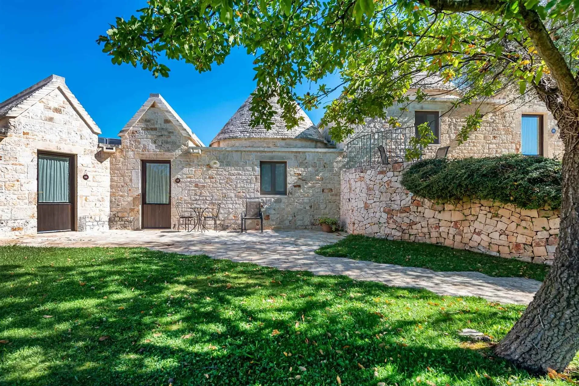 Exterior photo 5