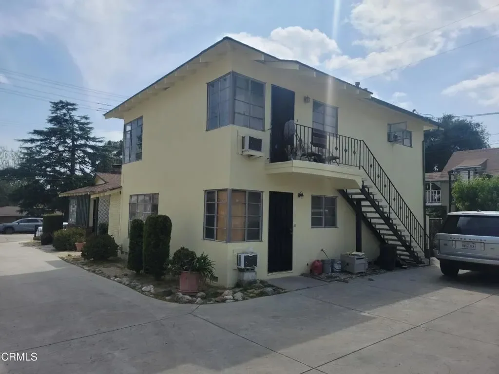 637 W Altadena Drive, Altadena, California, United States. - Photo 3