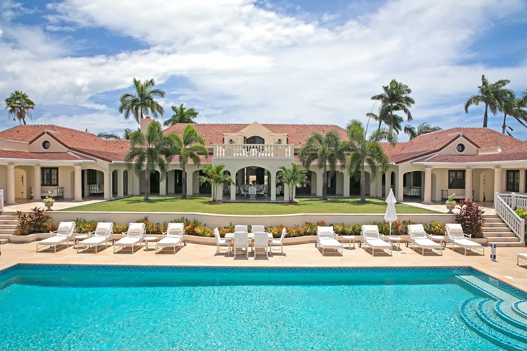 Exterior photo 2