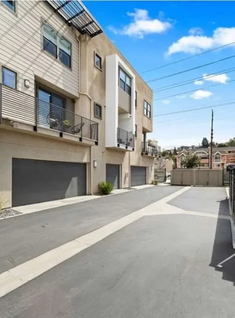 Exterior photo 5