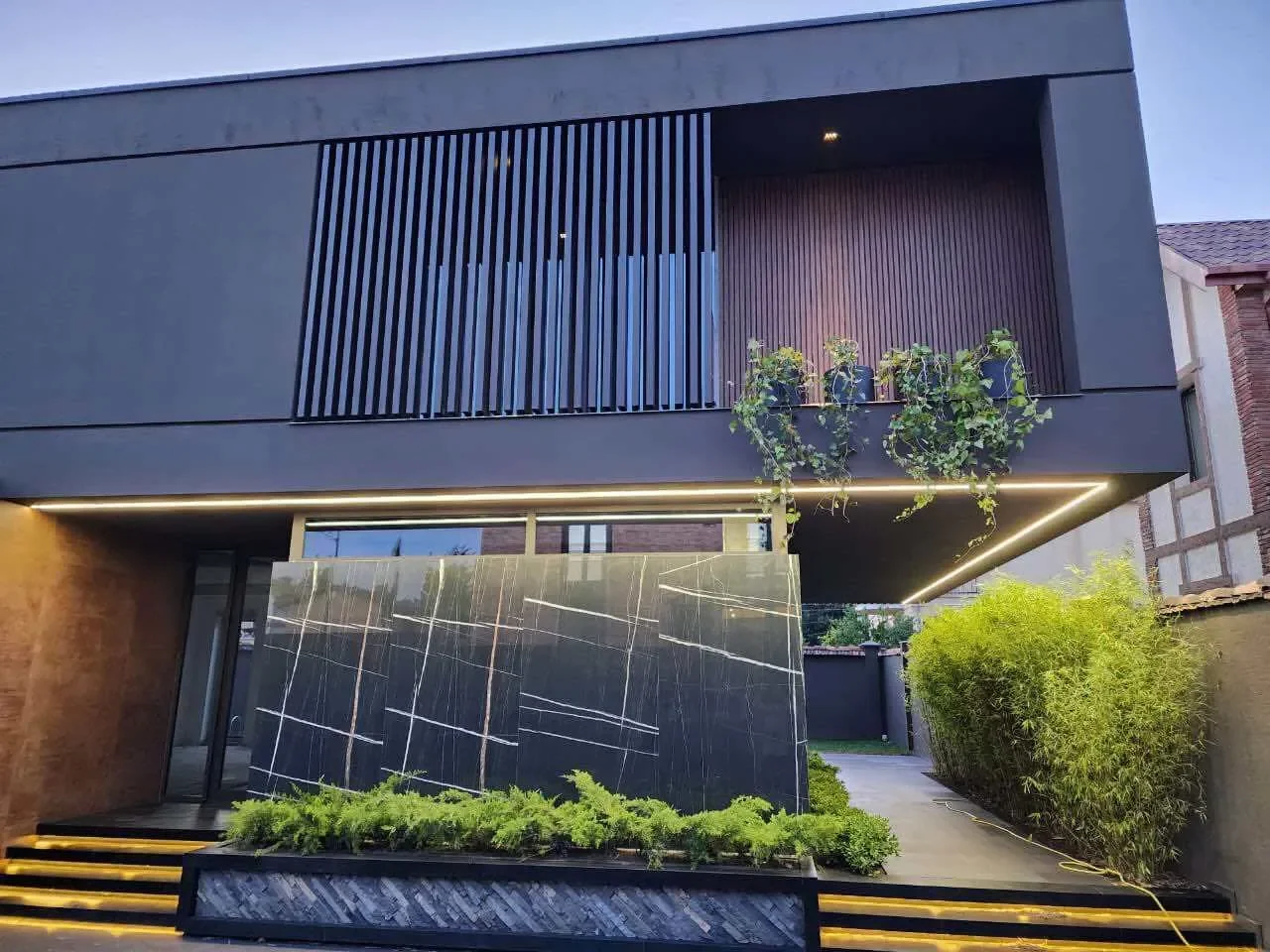 Exterior photo 6