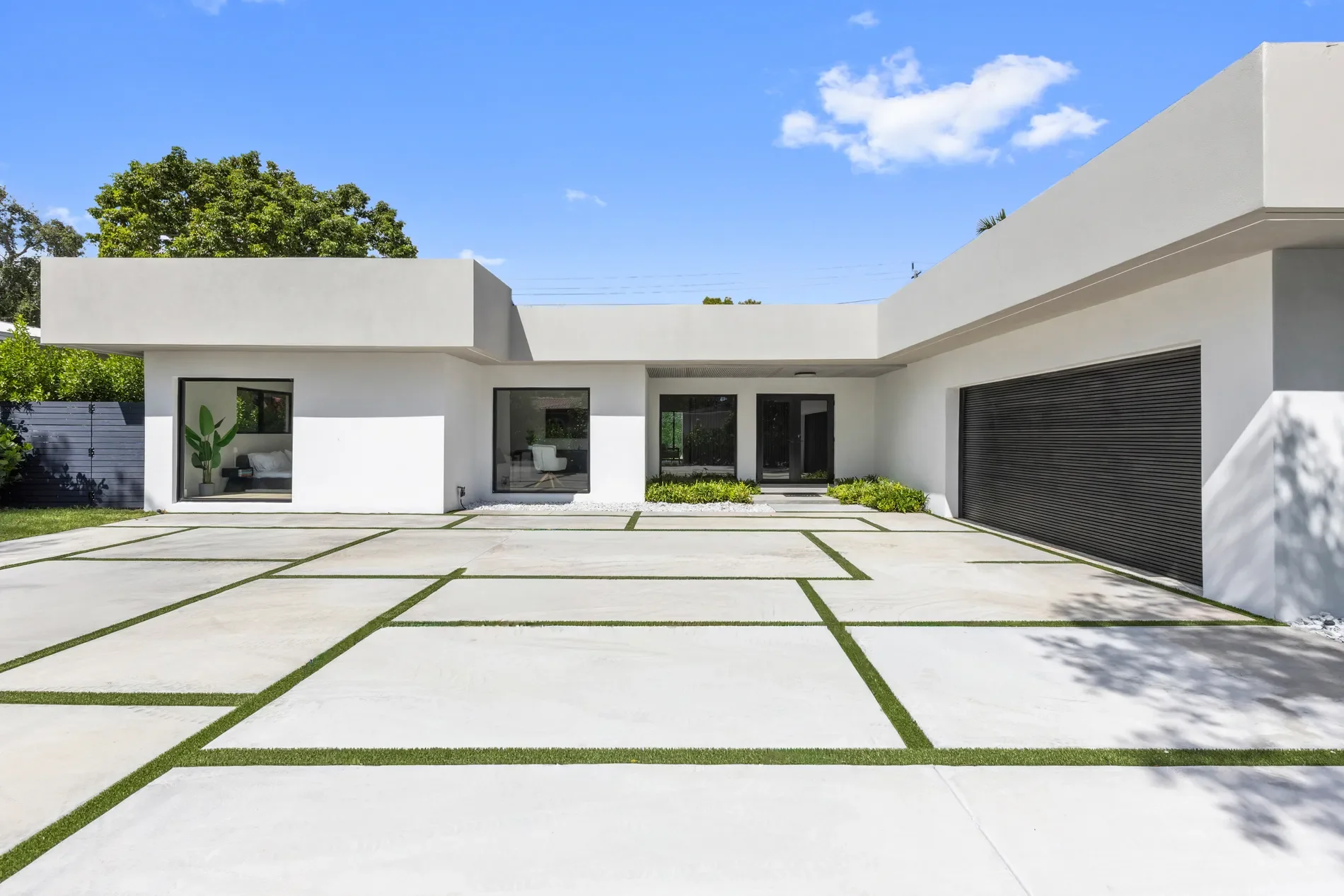 Exterior photo 3
