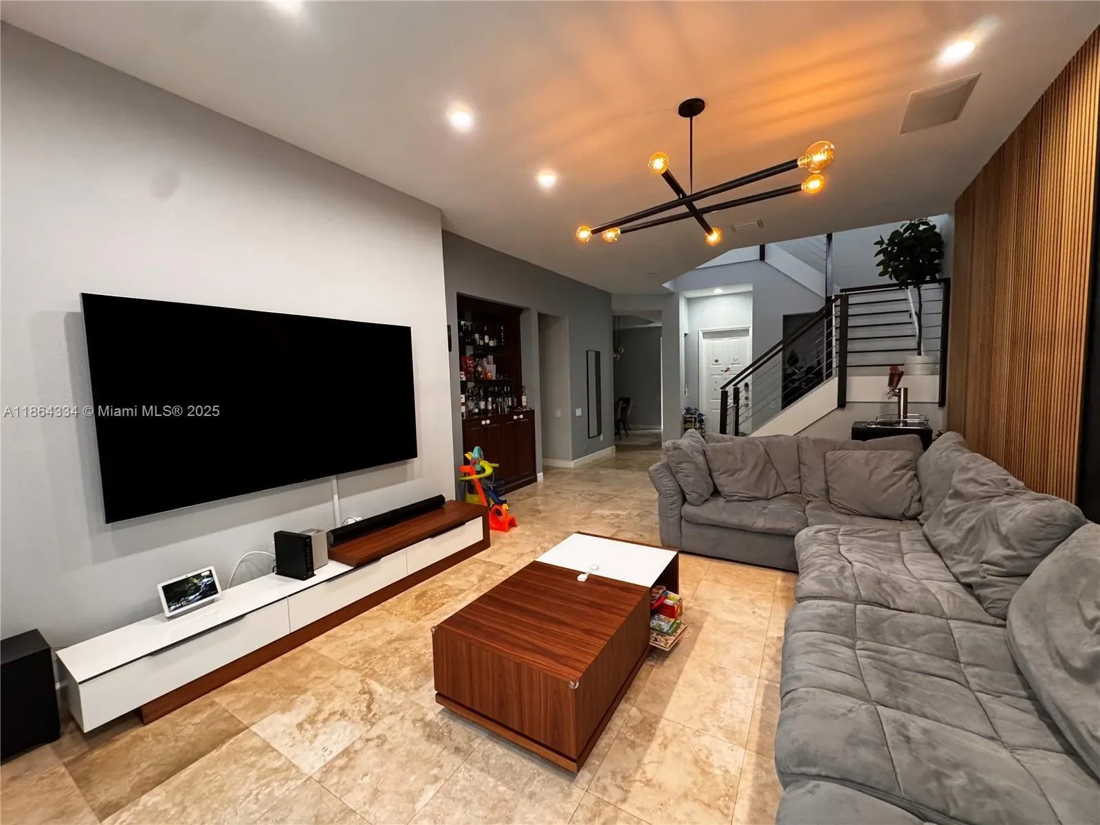 876 W Spinnaker Dr W, Hollywood, Florida, United States. - Photo 4