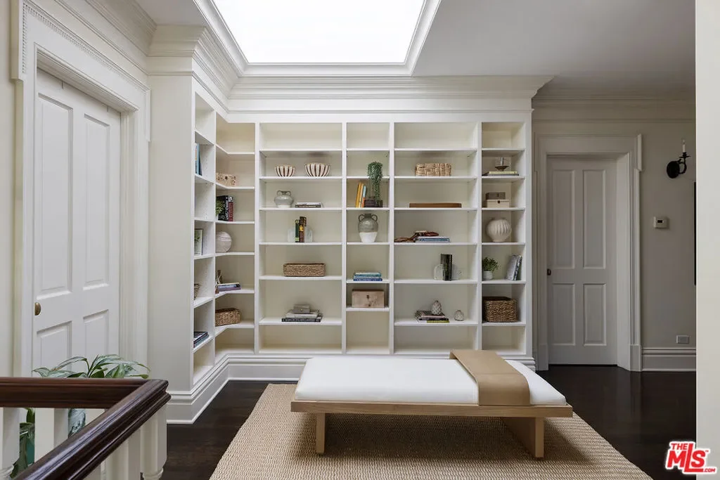 2041 Mandeville Canyon Road, Los Angeles, California, United States. - Photo 26