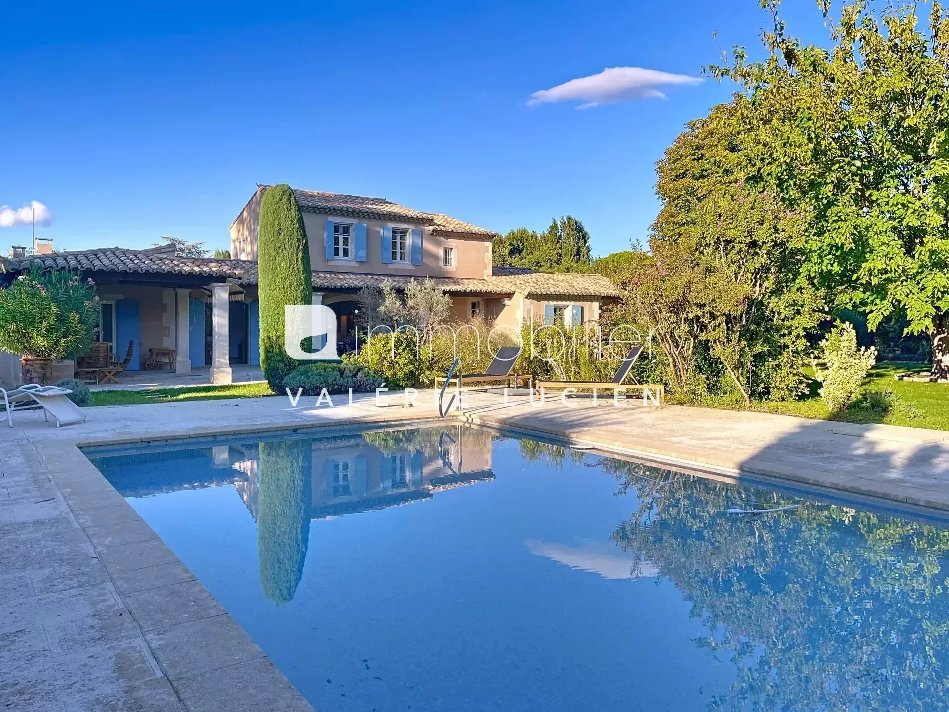 Exterior photo 7