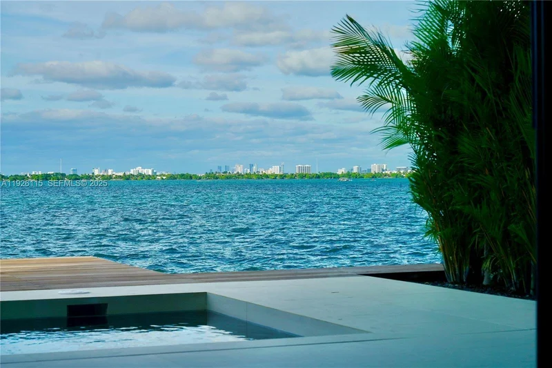1041 N Venetian Dr, Miami, Florida, United States. - Photo 13