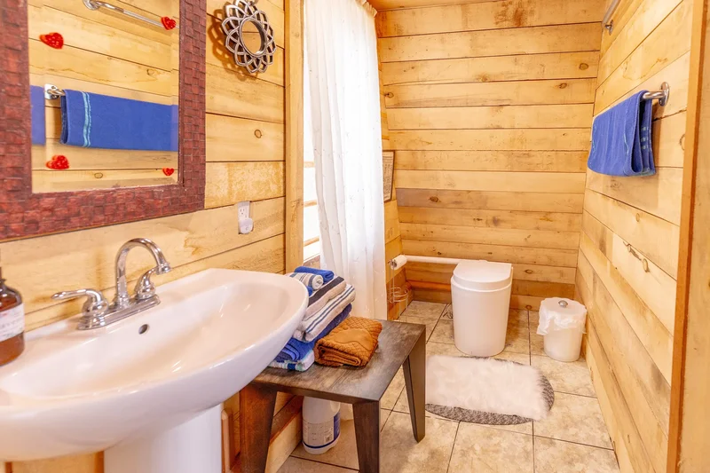 10052 Malaspina Road, Powell River, BC V8A 0G3, Powell River, British Columbia, Canada. - Photo 14