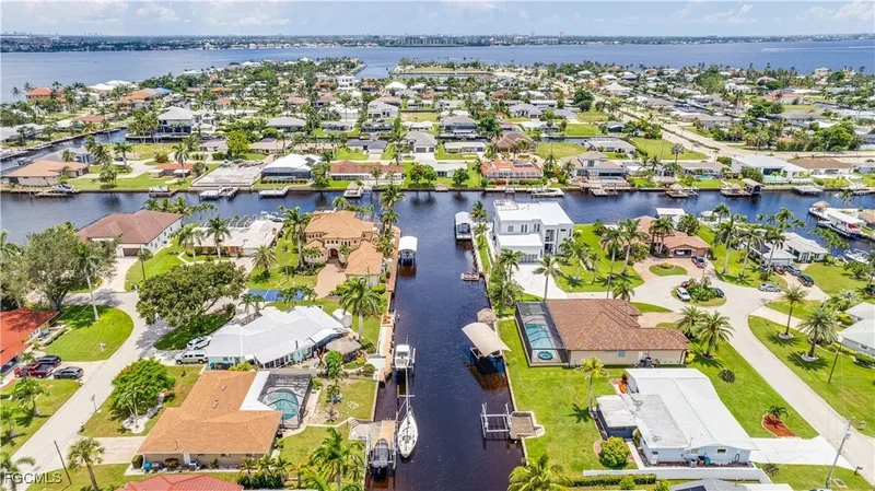5343 Mayfair Court, Cape Coral, FL 33904, Cape Coral, Florida, United States. - Photo 7